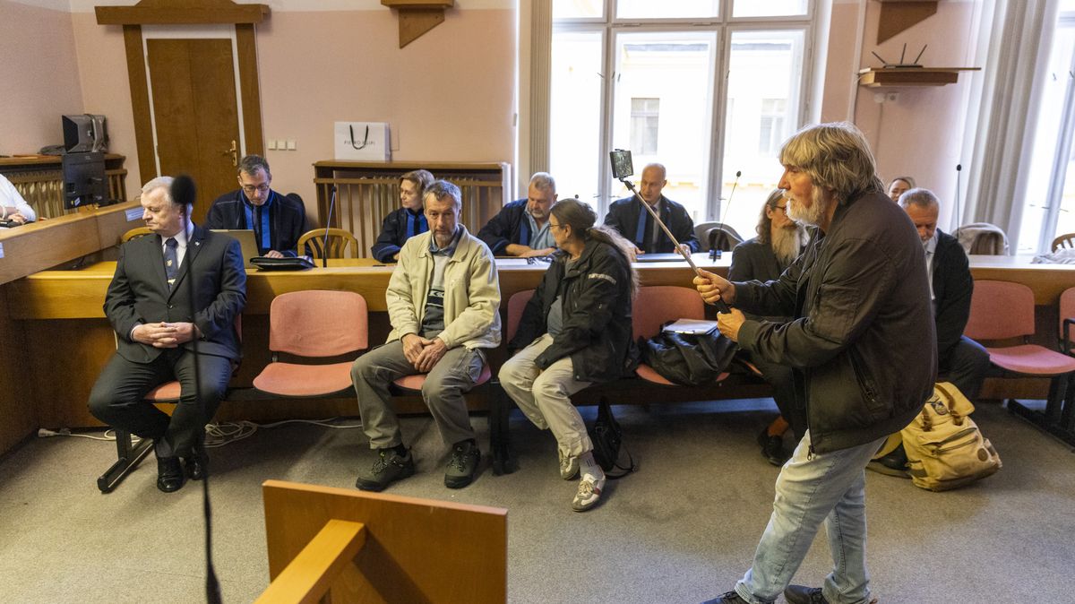 Členové domobranecké skupiny u soudu odmítli obžalobu z podpory terorismu